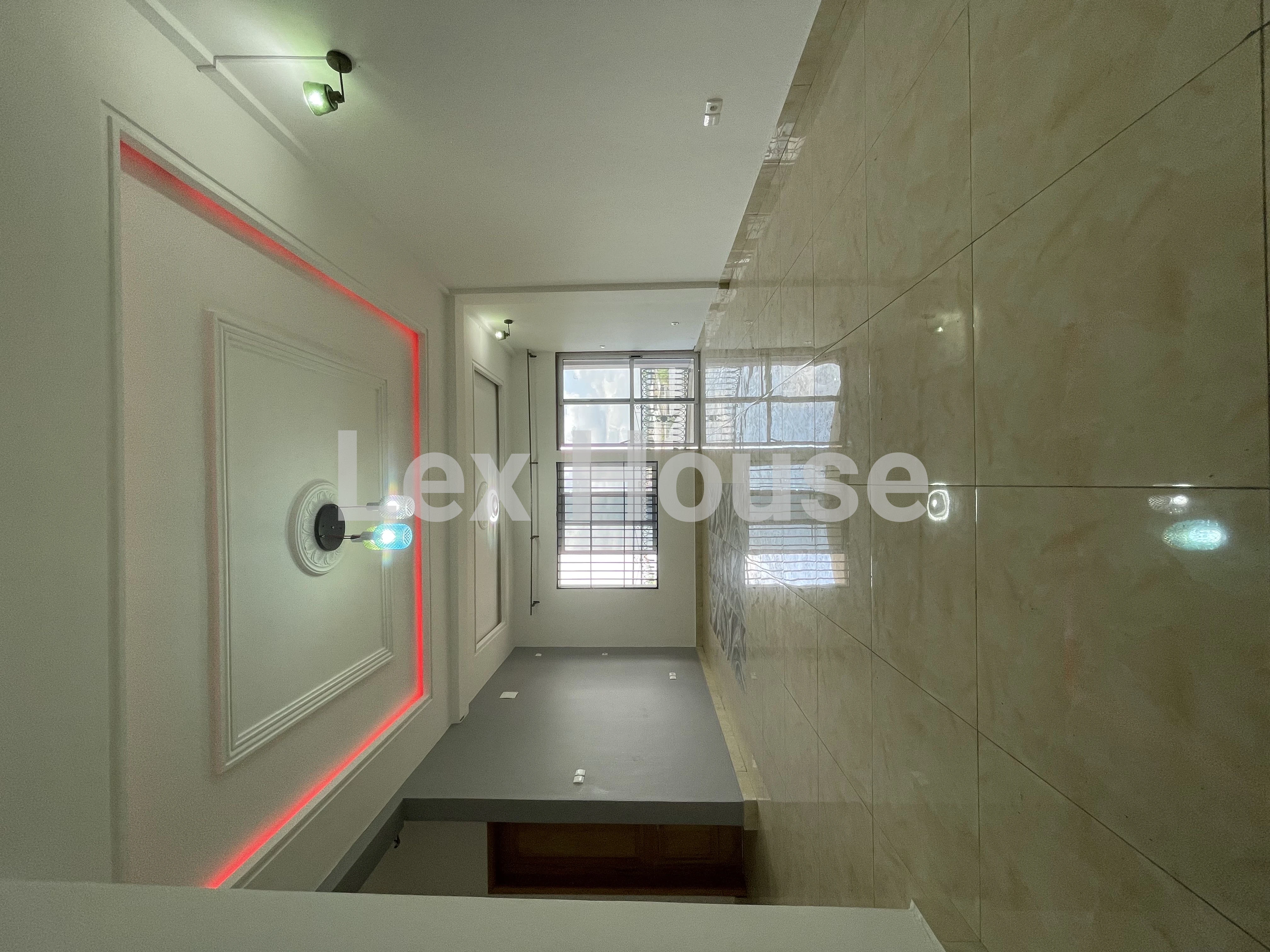 Grid Image 4