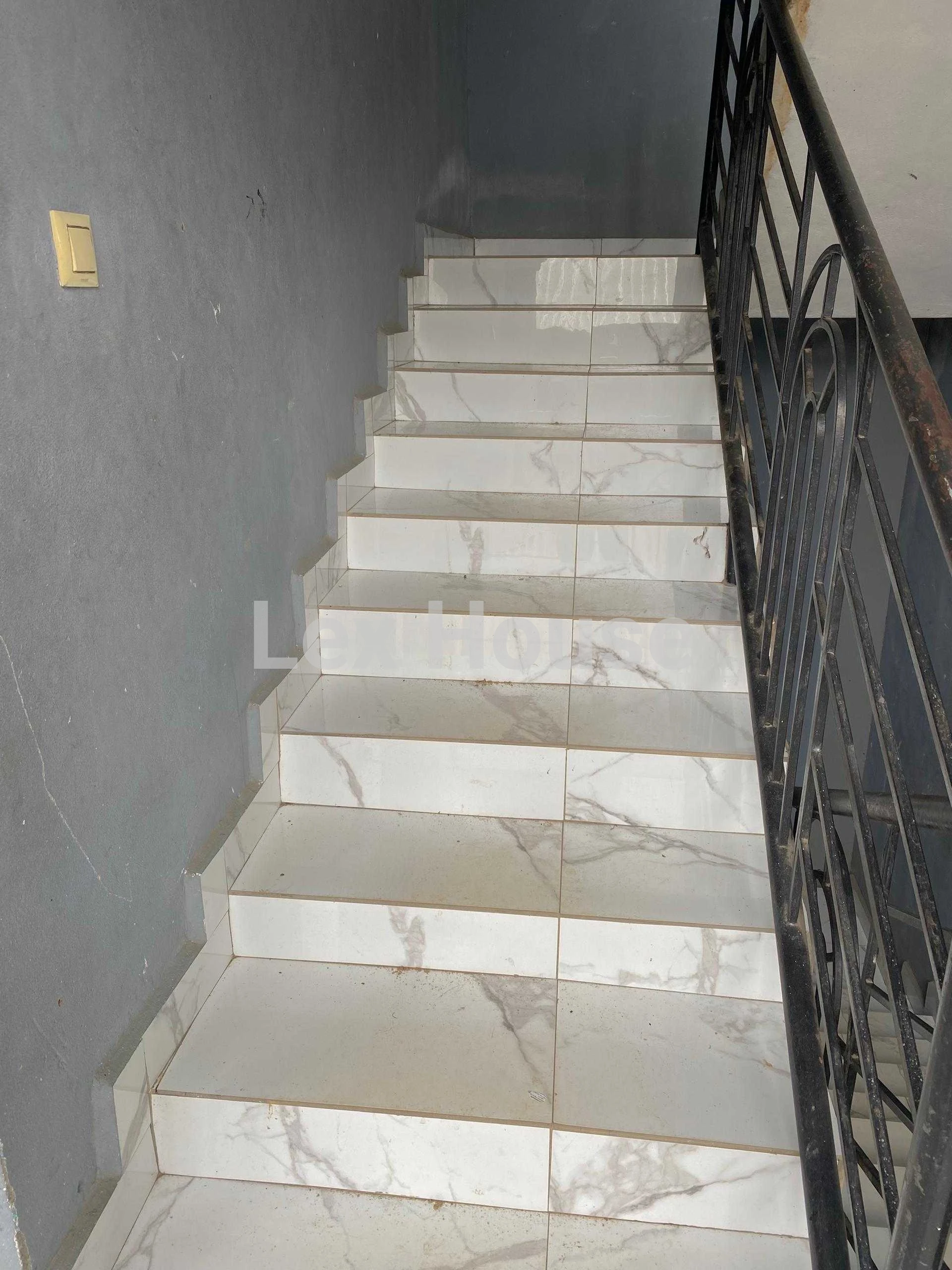 Grid Image 1