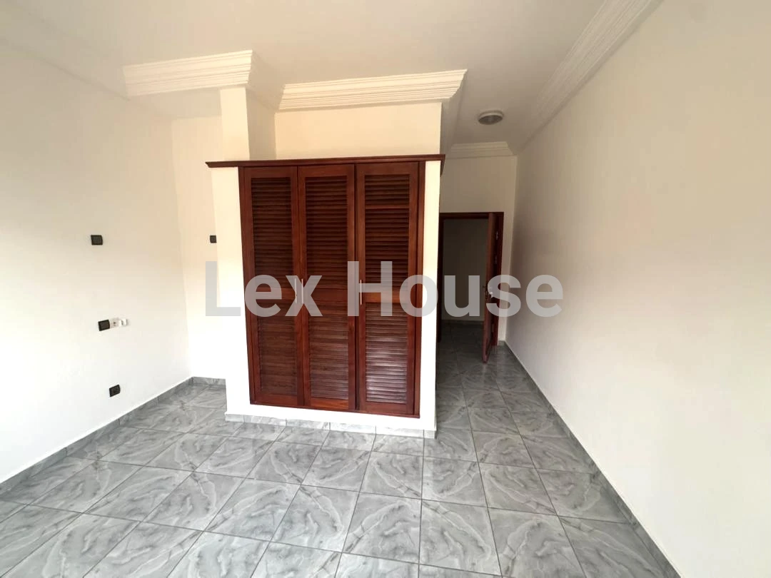 Grid Image 4