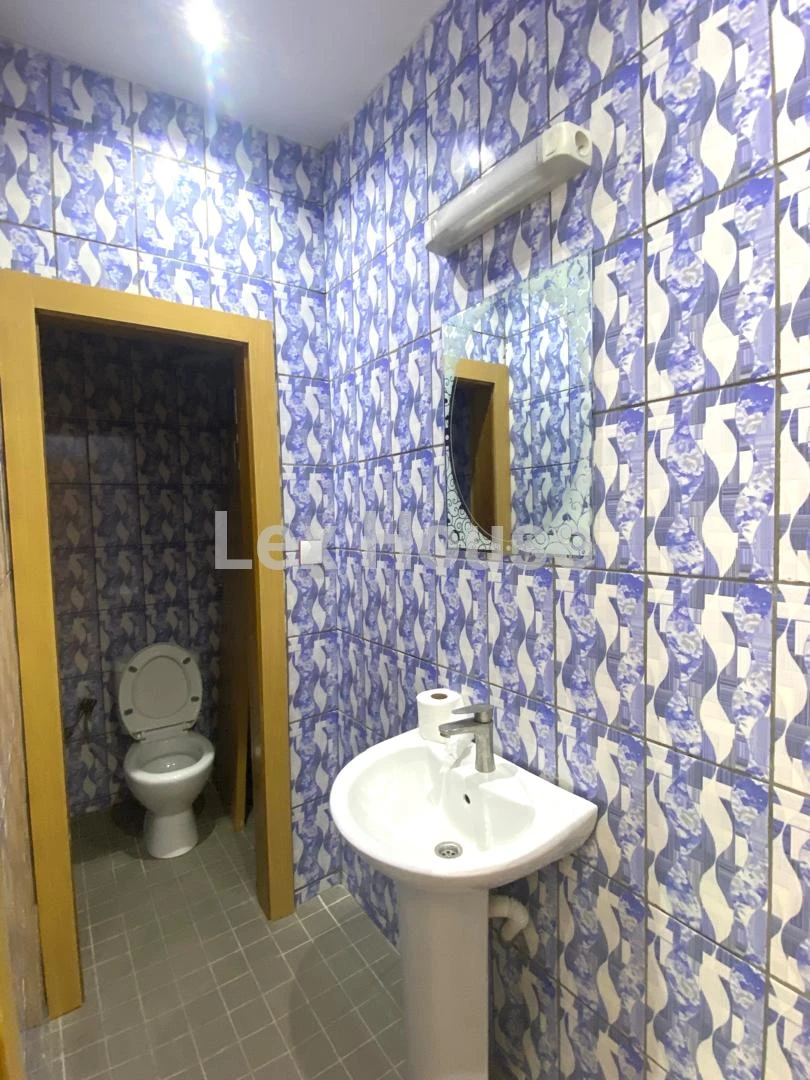 Grid Image 1