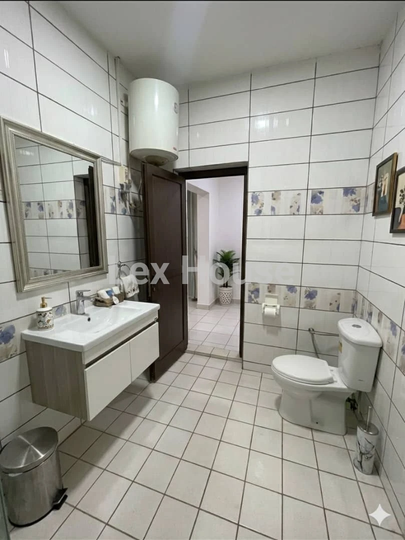 Grid Image 5