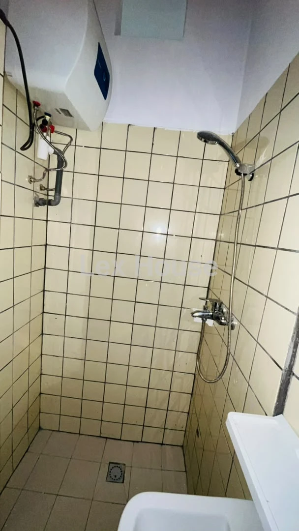 Grid Image 4