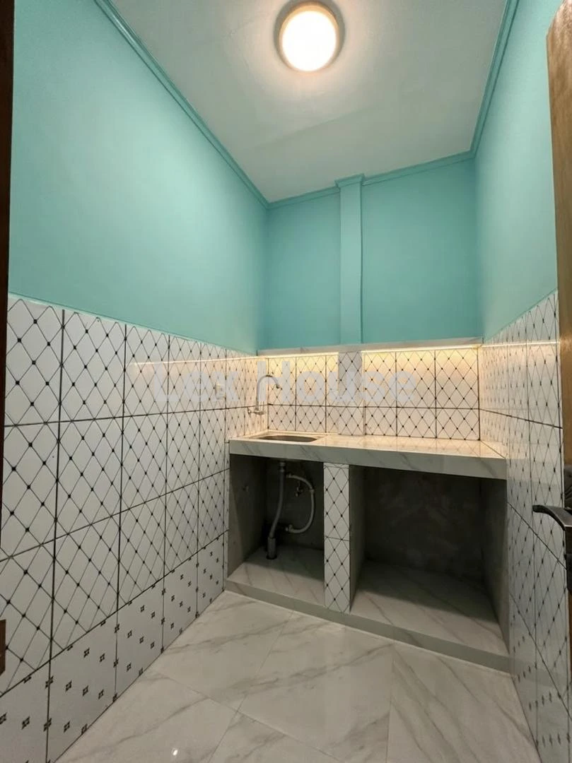 Grid Image 1