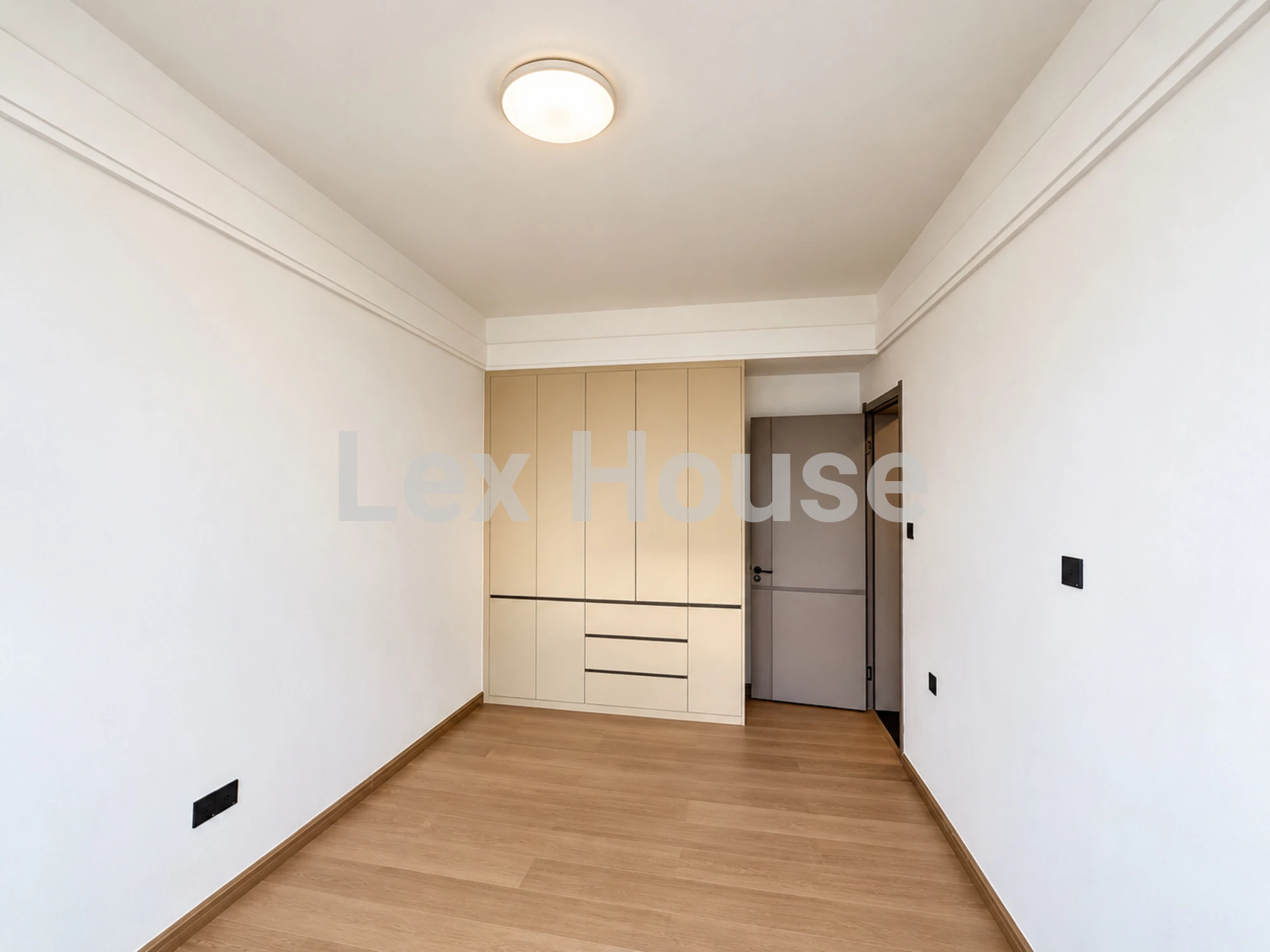 Grid Image 5