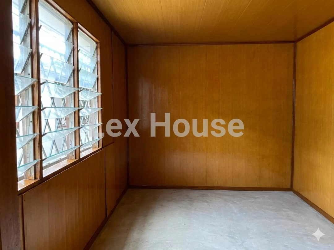 One Room Office space For Rent at Carrefour Dekage, Akwa Douala