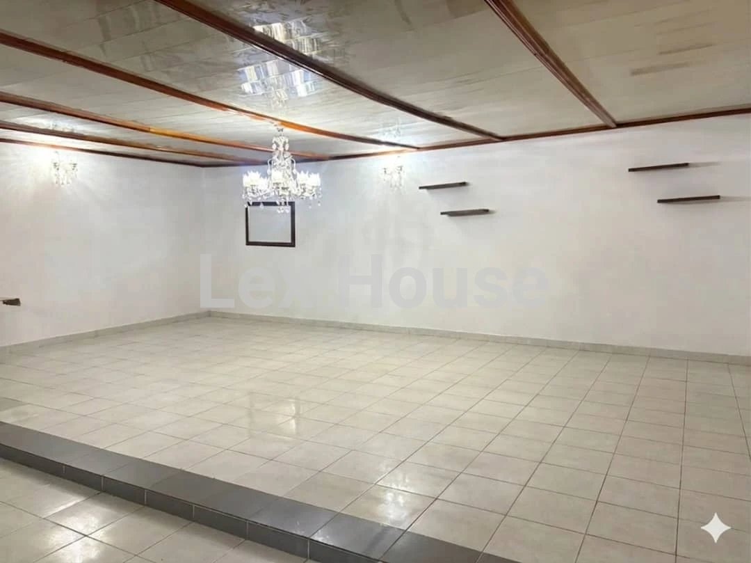 4 Bedroom Villa for Rent at Carrefour Armee, Bonapriso, Douala